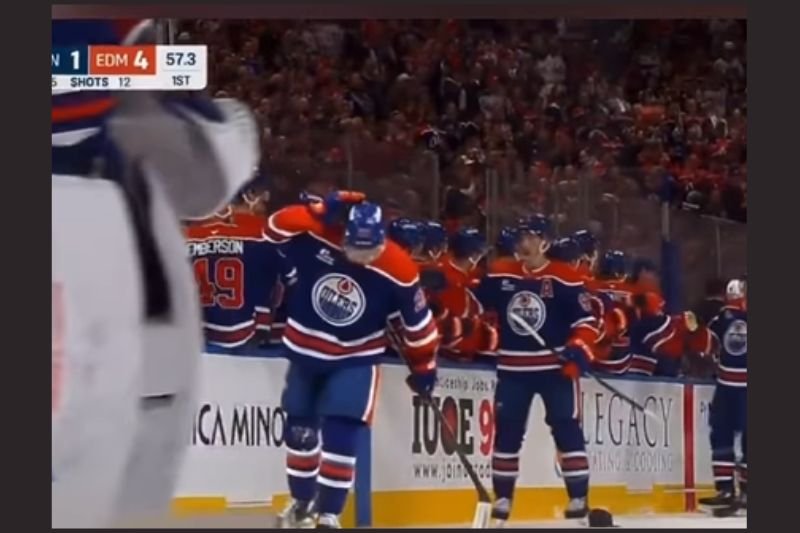 Matt Savoie Stuns Canucks with Explosive First-Period Hat Trick in Statement Performance (1)